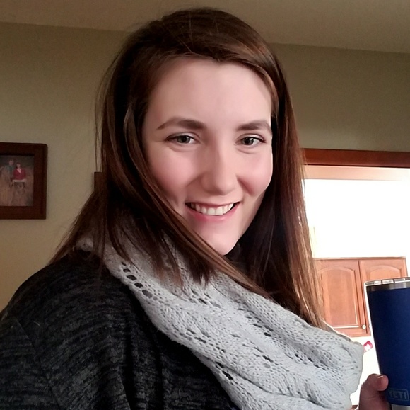 Meet your Posher, Megan - Picture 2 of 2